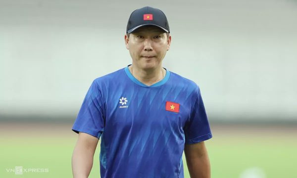 HLV Kim Sang-sik: 'Trận đấu Pakistan là cơ hội để cầu thủ Việt Nam trưởng thành'