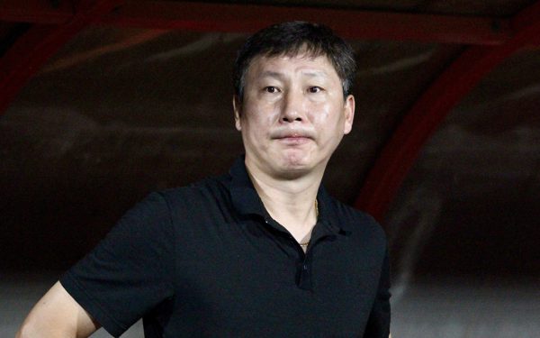 HLV Kim Sang Sik: 'Tuyển Thái Lan có kỹ thuật tốt, tuyến giữa sáng tạo'
