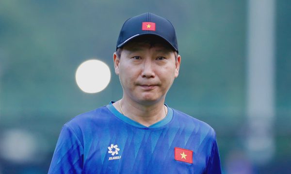 HLV Kim Sang-sik xin lỗi về chấn thương của Nguyễn Xuân Son