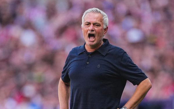 HLV Mourinho nổi giận chỉ trích trọng tài sau trận thua Atletico