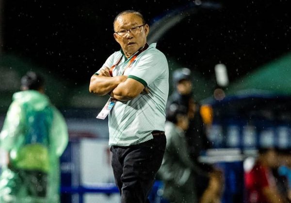 HLV Park Hang-seo gây tranh cãi, bị chỉ trích vì phát ngôn 'bóng đá Thái Lan thua Việt Nam'