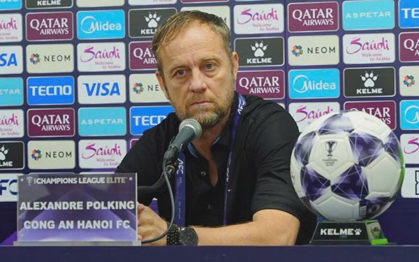 HLV Polking: Chúng tôi chơi sòng phẳng trước Gamba Osaka