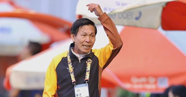 HLV Quang Trãi chỉ trích gay gắt VAR và trọng tài vì HAGL thua đau, ‘quên’ không soi lại chính mình!