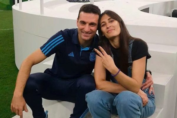HLV Scaloni và chuyện tình ‘sét đánh’ với người vợ Tây Ban Nha