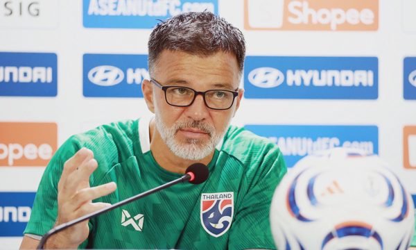 HLV Thái Lan: 'Áp lực đang đè nặng lên Việt Nam'