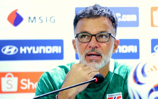 HLV Thái Lan: 'Chúng tôi vẫn còn nguyên cơ hội vô địch'