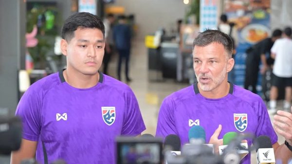 HLV Thái Lan nói gì về Việt Nam trước lúc lên đường dự FIFA ASEAN Cup?