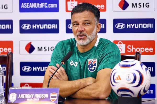 HLV Thái Lan tuyên bố tìm ra cách xé lưới tuyển Việt Nam
