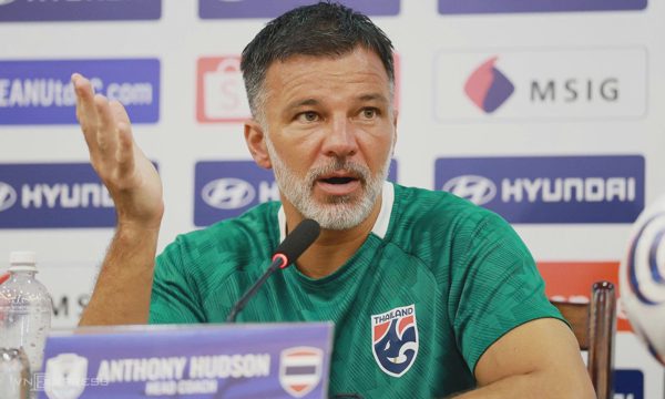 HLV Thái Lan: 'Việt Nam chịu áp lực lớn vì đang dẫn 2-0'