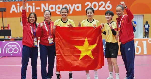 HLV Trần Thị Vui ca ngợi: 'Khánh Ly và Thu Trang chơi quá hay, không có gì để chê'