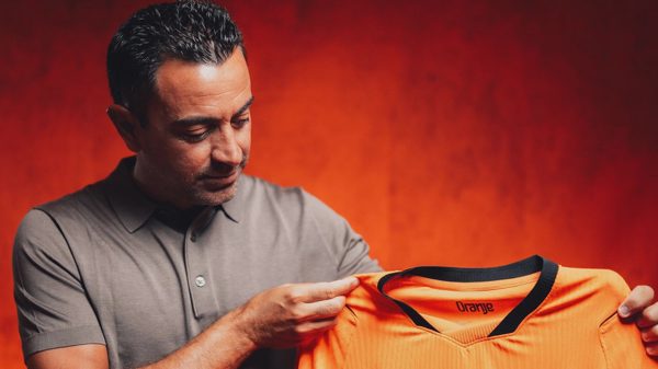 HLV Xavi ra mắt đội tuyển Hà Lan: 'Tôi đến với viện hàn lâm bóng đá'