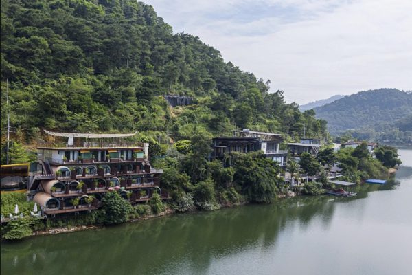 Hồ Đồng Đò: Khi những khối bê tông rơi trên ký ức khai sơn