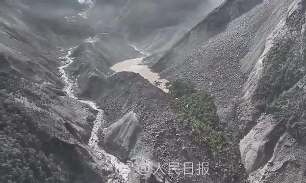 Hồ nghẽn dòng hình thành sau lũ quét Nepal đã cạn nước