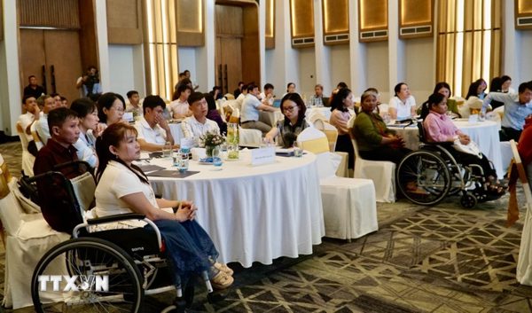 Hỗ trợ trực tiếp và phát triển sinh kế cho người khuyết tật
