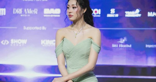Hoa hậu Khánh Vân gây chú ý khi trở lại ‘ghế nóng’