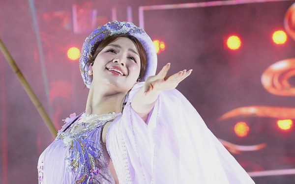 Hòa Minzy, Erik 'đốt cháy' biển người ở hồ Gươm trong đêm Đại nhạc hội Thanh niên