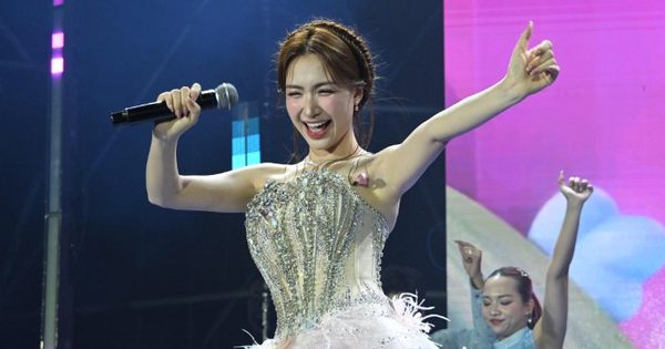 Hòa Minzy, Phan Mạnh Quỳnh khuấy động sân khấu WeFamily Awards 2026