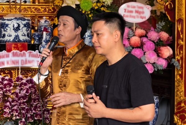 Hoài Lâm hiếm hoi đứng chung sân khấu, hội ngộ cha nuôi Hoài Linh