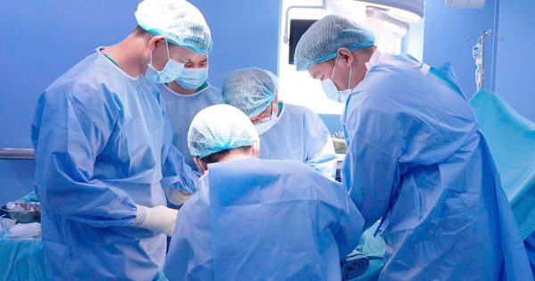 Hoại tử chân do tự đắp thuốc chữa đau nhức