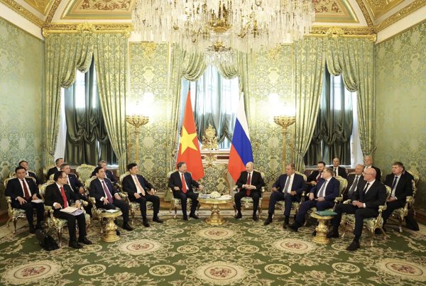 Hoan nghênh Tổng thống Putin xem xét việc miễn thị thực cho công dân Việt Nam