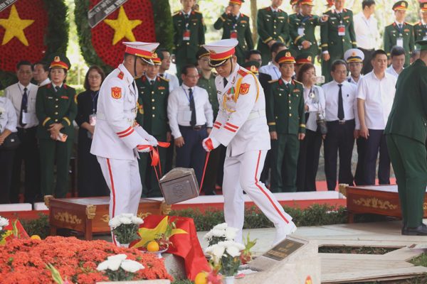 Hoàn tất an táng 731 hài cốt liệt sĩ ở công viên Lê Thị Riêng
