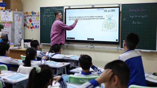 Hoàn thiện khung pháp lý quy định về hợp tác, liên kết với nước ngoài trong lĩnh vực giáo dục