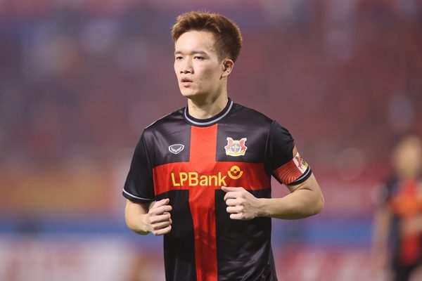 Hoàng Đức báo 'tin dữ' với HLV Kim Sang Sik trước FIFA ASEAN Cup
