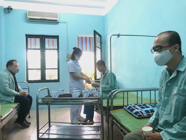 Hoang tưởng bị đầu độc khiến người tâm thần từ chối uống thuốc