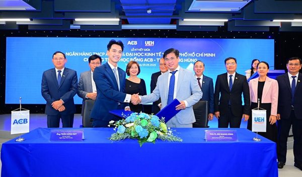 Học bổng mang tên nhà sáng lập ACB khởi đầu tại UEH
