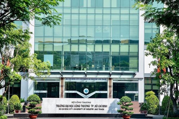 Học phí các đại học doanh thu nghìn tỷ đồng: Trường nào thu cao nhất?