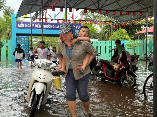 Học sinh 7 trường ở Cà Mau được nghỉ học, chính quyền chỉ đạo nóng