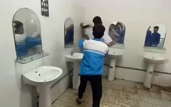 Học sinh bị đánh trong nhà vệ sinh, Sở GD-ĐT Lâm Đồng yêu cầu xử lý nghiêm