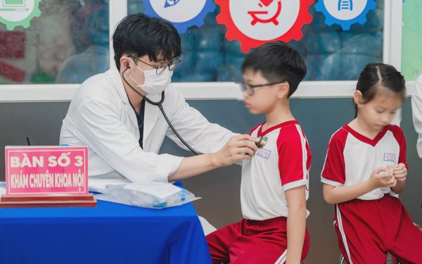 Học sinh cả nước sẽ được sàng lọc 5 nhóm bệnh, tật học đường