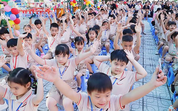 Học sinh lớp 1 làm quen trường mới bằng những trò chơi ‘bí ẩn’