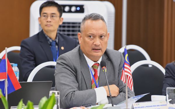 Học sinh 'nhờ' AI suy nghĩ thay, trường học phải làm gì?