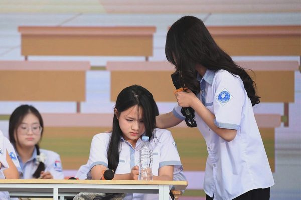 Học sinh phải làm gì nếu càng mách thầy cô lại càng bị đánh?