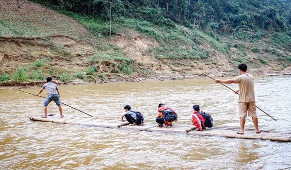 Học sinh qua sông bằng bè tự chế, lãnh đạo tỉnh Lạng Sơn chỉ đạo ‘nóng’