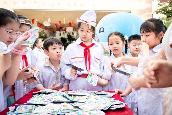 Học sinh sử dụng năng lượng an toàn, tiết kiệm và hiệu quả