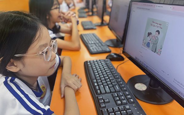 Học sinh tiểu học đã dùng AI, có nên cấm?
