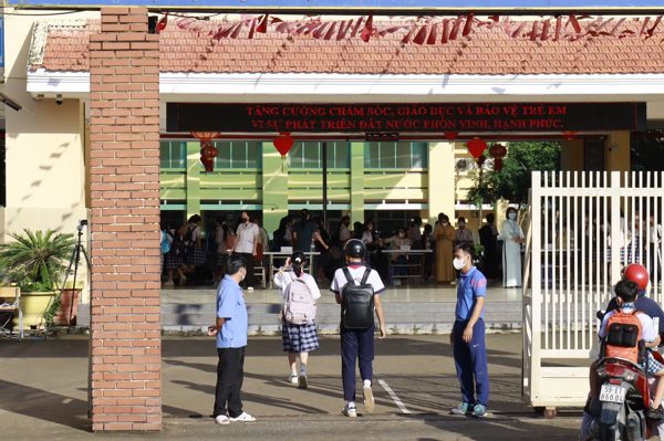 Học sinh tử vong do não mô cầu tại TP.HCM: Trường tạm dừng bán trú