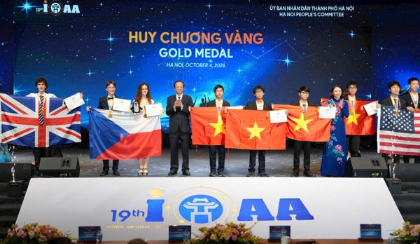 Học sinh Việt Nam giành 10 huy chương tại Olympic Thiên văn và Vật lý thiên văn quốc tế
