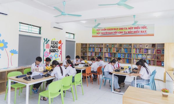 Học sinh xã miền núi Phú Thọ đón thư viện số