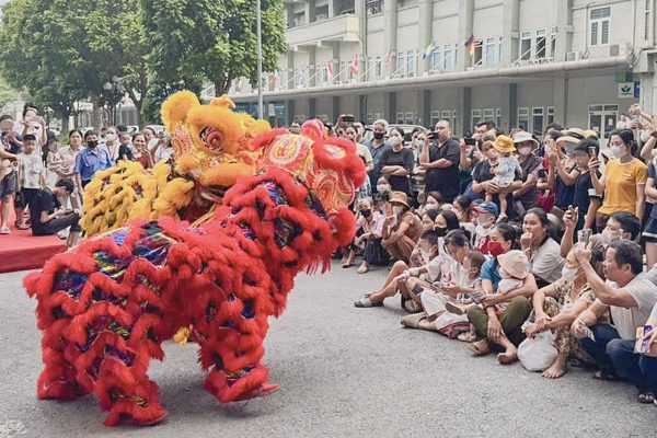 Hội chợ 0 đồng mang Tết Trung thu đến hàng nghìn bệnh nhi