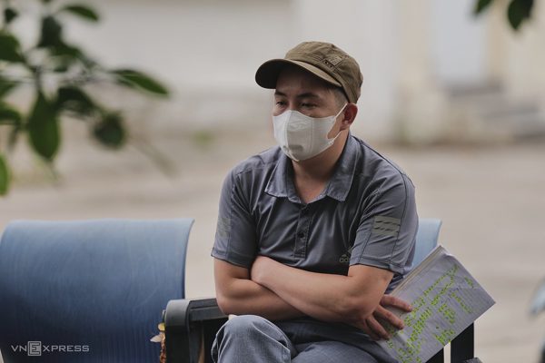 Hồi hương khó tìm việc, lao động lại chọn đi