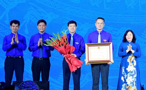 Hội LHTN Việt Nam vinh dự nhận Huân chương Lao động hạng Nhất