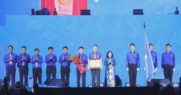 Hội Liên hiệp thanh niên Việt Nam đón nhận Huân chương Lao động hạng nhất
