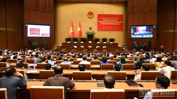 Hội nghị toàn quốc nghiên cứu, học tập, quán triệt và triển khai thực hiện Nghị quyết Hội nghị lần thứ tư Ban Chấp hành Trung ương Đảng khóa XIV