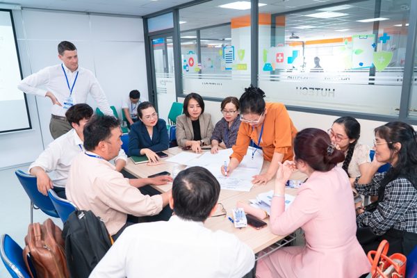 Hội thảo tại HUTECH: Phát triển mô hình quản lý bệnh mạn tính cùng chuyên gia