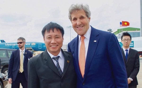 Hồi ức của sĩ quan cảnh vệ từng bảo vệ Tổng thống Mỹ George W. Bush, Barack Obama