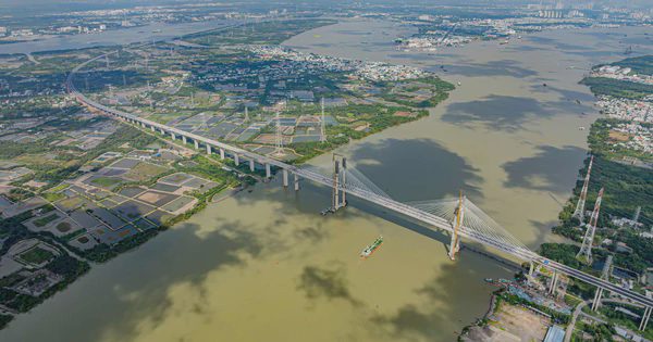 Hôm nay, tuyến cao tốc dài gần 58km chính thức khai thác, nối thành phố giàu nhất Việt Nam với tỉnh có sân bay lớn nhất cả nước